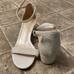 David’s Bridal Pearl Heels - Size 9